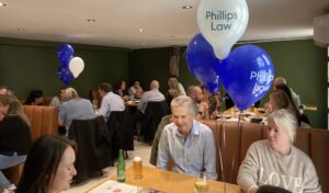 Quiz attendants sat down. 